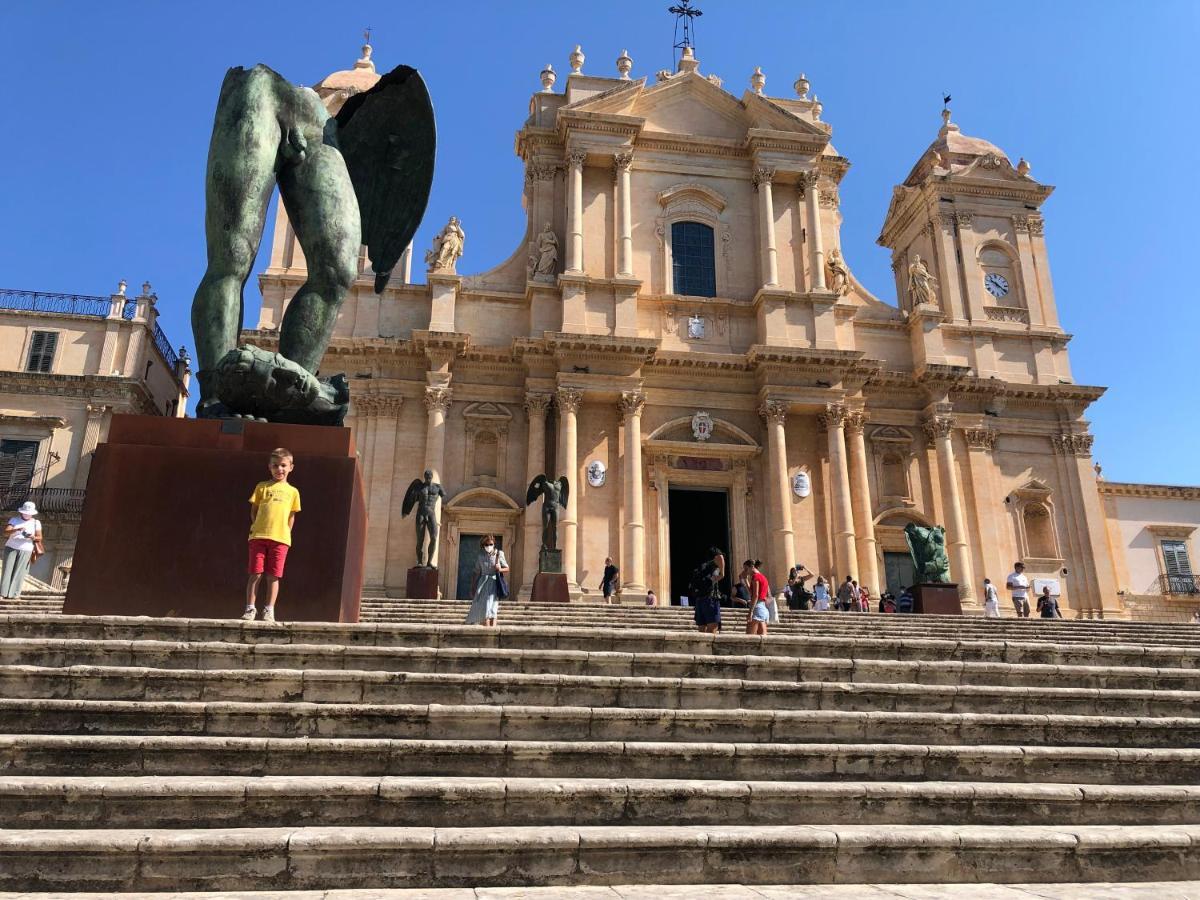 Tannur Del Carmine Villa Noto Eksteriør billede
